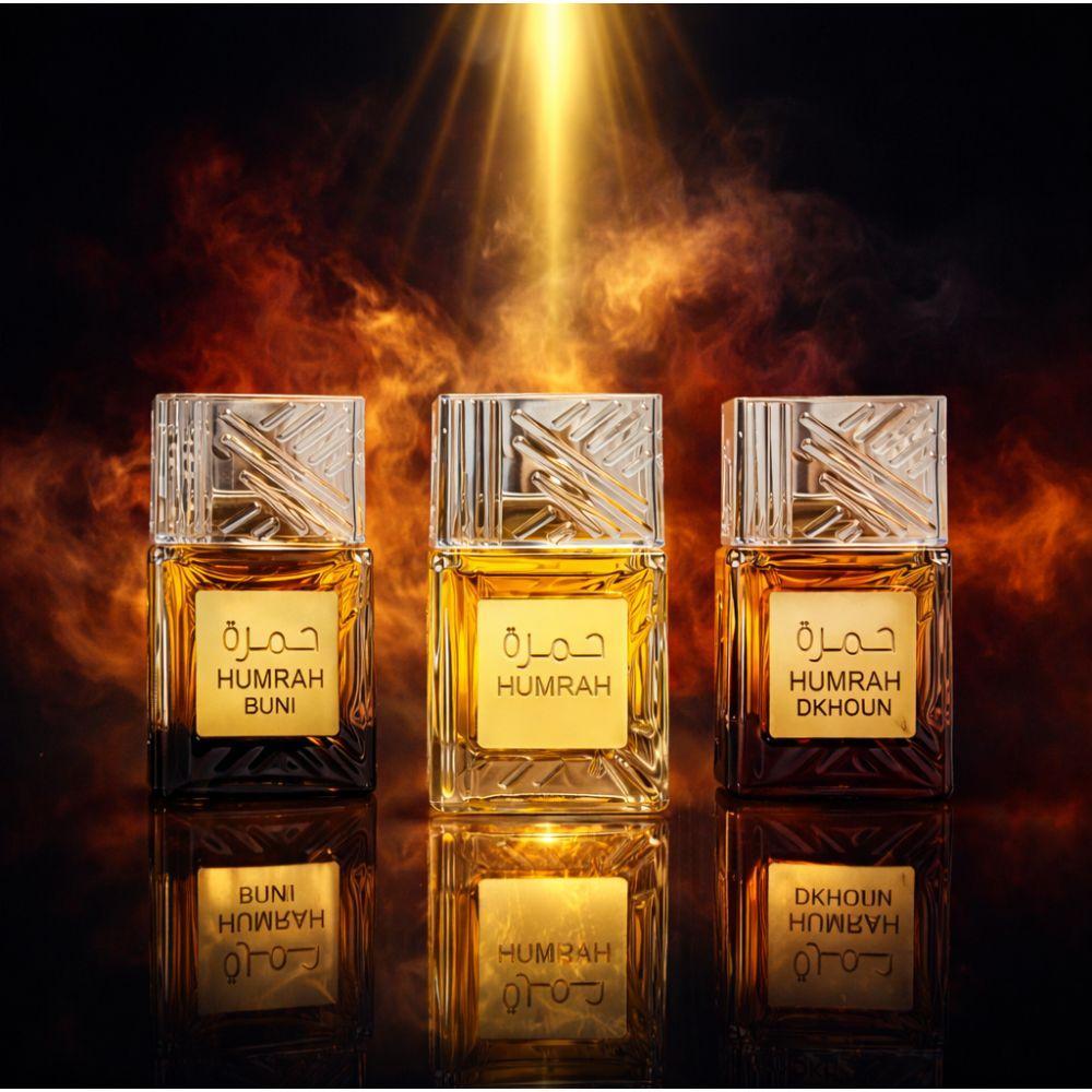 humrah eau de parfum 100 ml profumo orientale - foto 2 Tre flaconi di Humrah Eau De Parfum 100ml con illuminazione scenica e effetti dorati